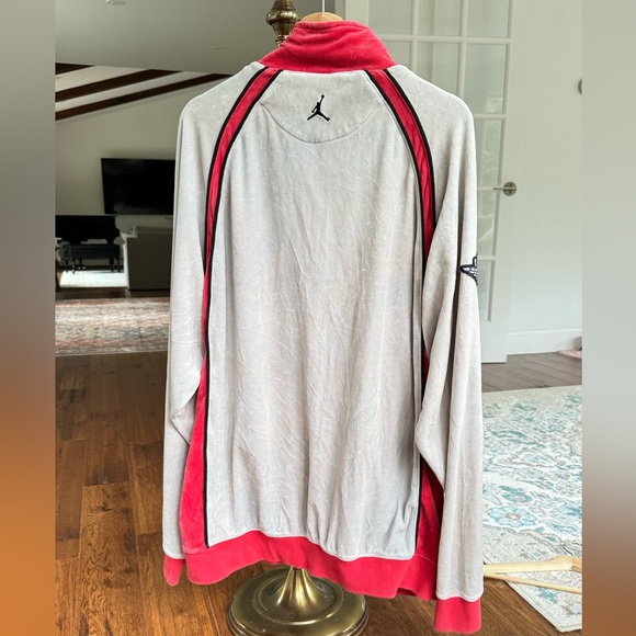 Super cool Air Jordan Velvet Vintage Warm Up Jacket Size XXL soft gray & red - Picture 2 of 15